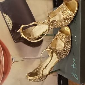 Betsy Johnson Gold Heels 9.5